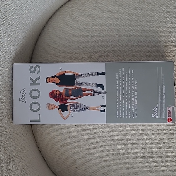 NIB - Barbie Signature Looks Model #8 Doll, Platinum Hair - Picture 6 of 6